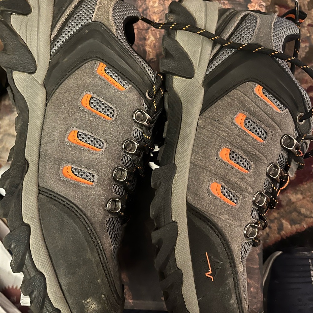 Nortiv hiking shoes . Worn twice . Good used condition . Size 8 - Picture 5 of 6